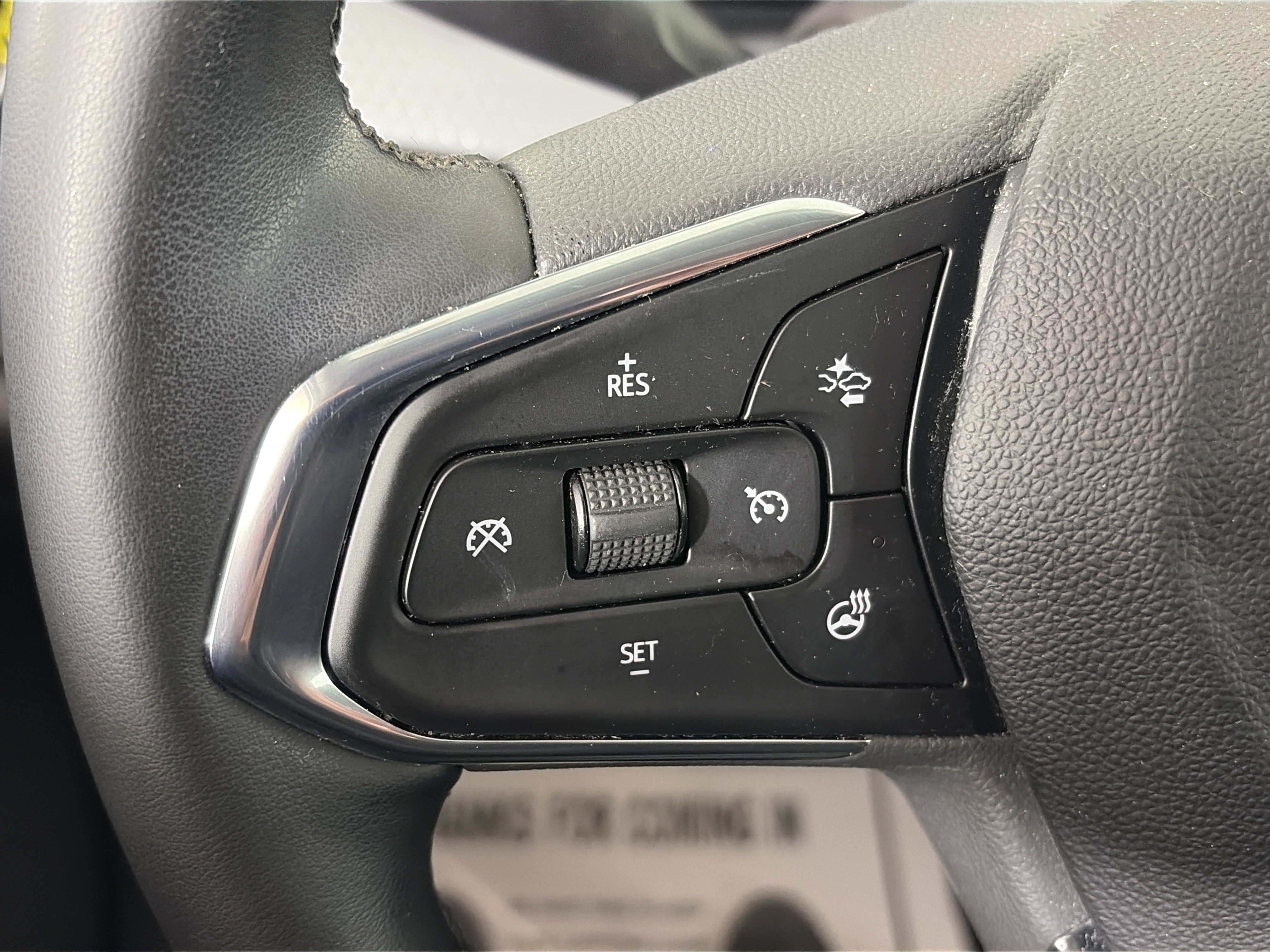 Used 2024 Chevrolet Trax LT w/ Driver Confidence Package FWD image 33