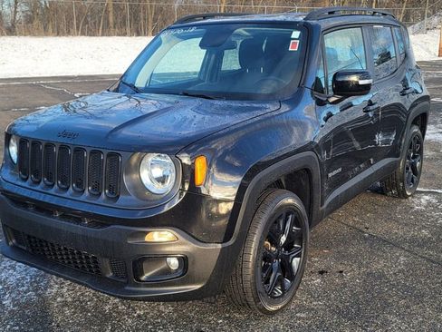 Used 2018 Jeep Renegade Altitude w/ UConnect 8.4 Nav Group AWD/4WD image 3