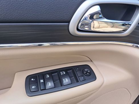 Used 2019 Jeep Grand Cherokee Limited image 28