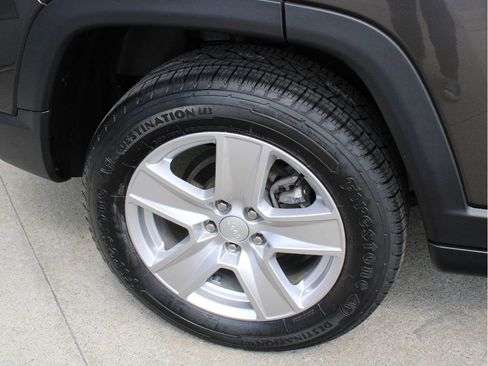 Certified 2022 Jeep Compass Latitude w/ Convenience Group AWD/4WD image 38
