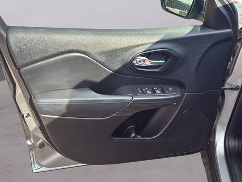 Used 2016 Jeep Cherokee Limited FWD image 20