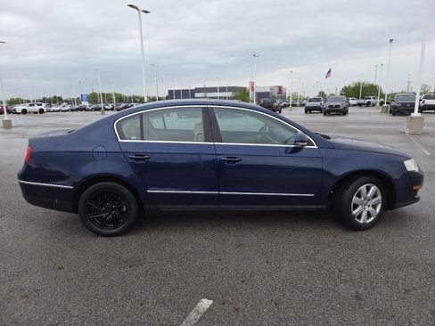 Used 2006 Volkswagen Passat 2.0T FWD image 16