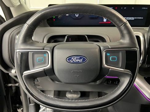 Used 2025 Ford Expedition Platinum AWD/4WD image 23