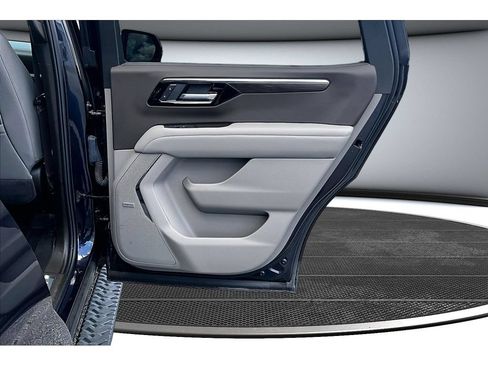Used 2026 Chevrolet Tahoe Z71 AWD/4WD image 41