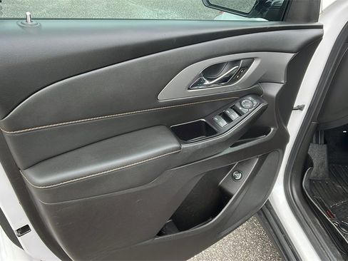 Used 2019 Chevrolet Traverse LT image 11