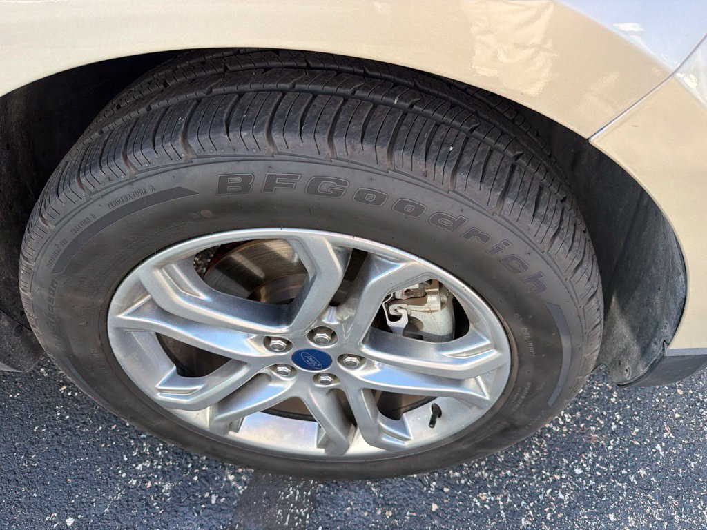 Used 2018 Ford Edge Titanium w/ Equipment Group 301A AWD/4WD image 4