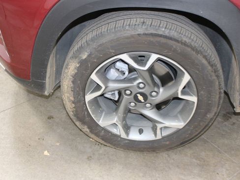 Used 2025 Chevrolet Trax LT image 34