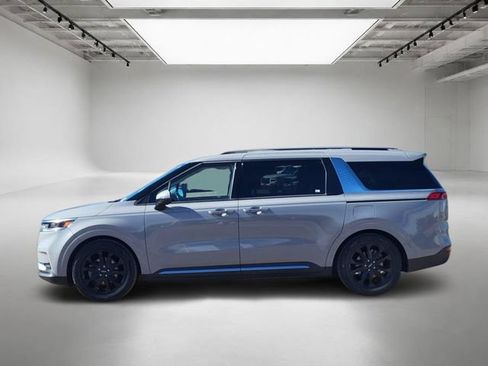 Used 2022 Kia Carnival SX Prestige FWD image 2