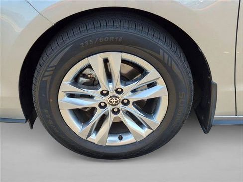 Used 2022 Toyota Sienna Limited FWD image 22