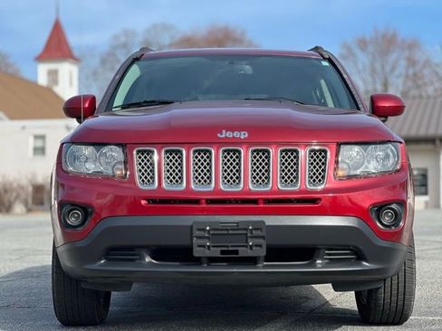 Used 2016 Jeep Compass Latitude image 2