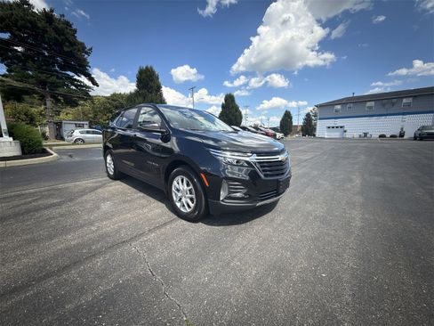 Used 2022 Chevrolet Equinox LT image 2