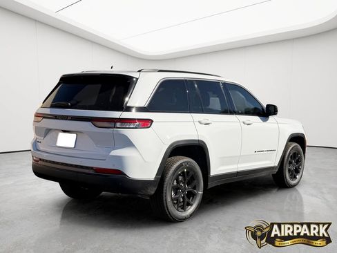 New 2026 Jeep Grand Cherokee Altitude AWD/4WD image 4