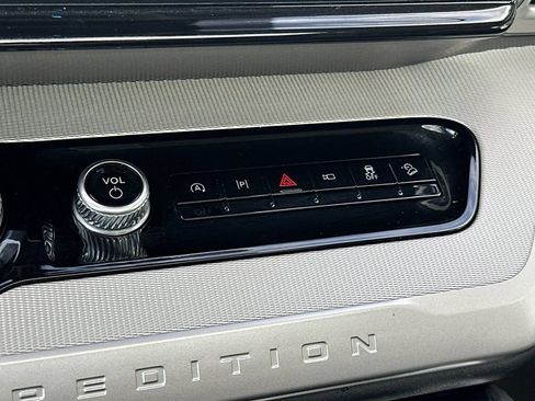 Used 2025 Ford Expedition Active AWD/4WD image 27