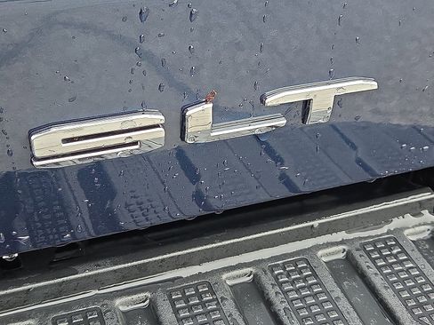 Used 2022 GMC Sierra 1500 SLT w/ SLT Convenience Package image 24