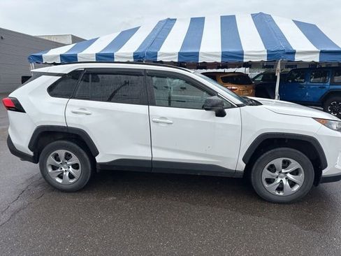 Used 2021 Toyota RAV4 LE AWD/4WD image 5