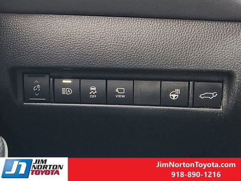 Used 2023 Toyota Venza Limited image 25