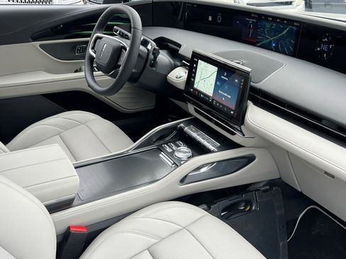 New 2026 Lincoln Nautilus Premier image 9