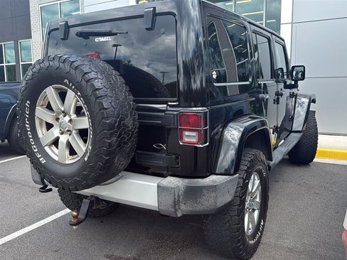 Used 2013 Jeep Wrangler Unlimited Sahara w/ Dual Top Group AWD/4WD image 5
