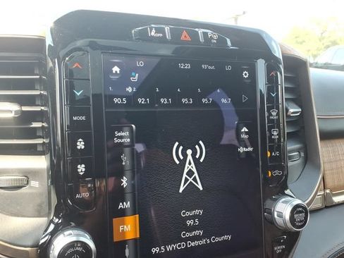 Used 2019 RAM 1500 Limited AWD/4WD image 19