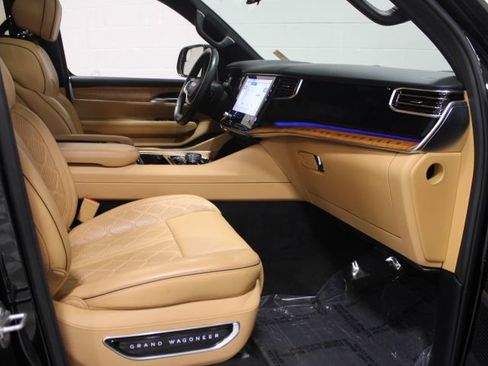Used 2022 Jeep Grand Wagoneer Series III image 24