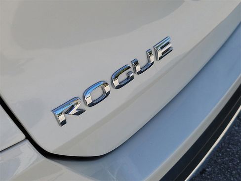 Used 2017 Nissan Rogue SL image 6