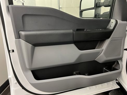 New 2026 Ford F250 XL w/ XL Chrome Package image 22