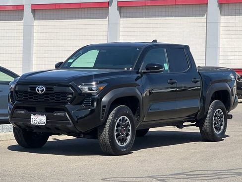 Certified 2025 Toyota Tacoma TRD Off-Road w/ TRD Off Road Upgrade Package AWD/4WD image 10