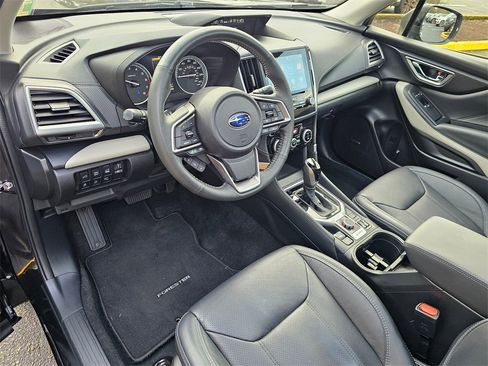 Used 2023 Subaru Forester Limited image 20