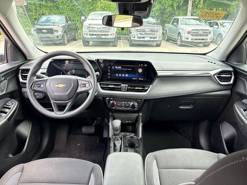 Used 2025 Chevrolet TrailBlazer LT w/ Driver Confidence Package FWD image 7