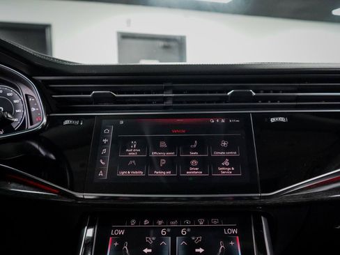Used 2019 Audi Q8 Prestige AWD/4WD image 15