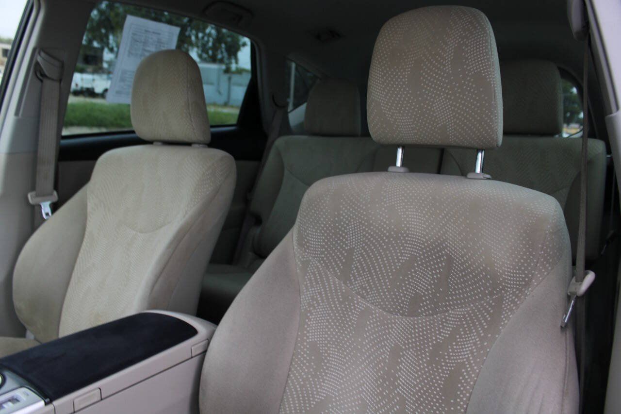 Used 2014 Toyota Prius V Two FWD image 16