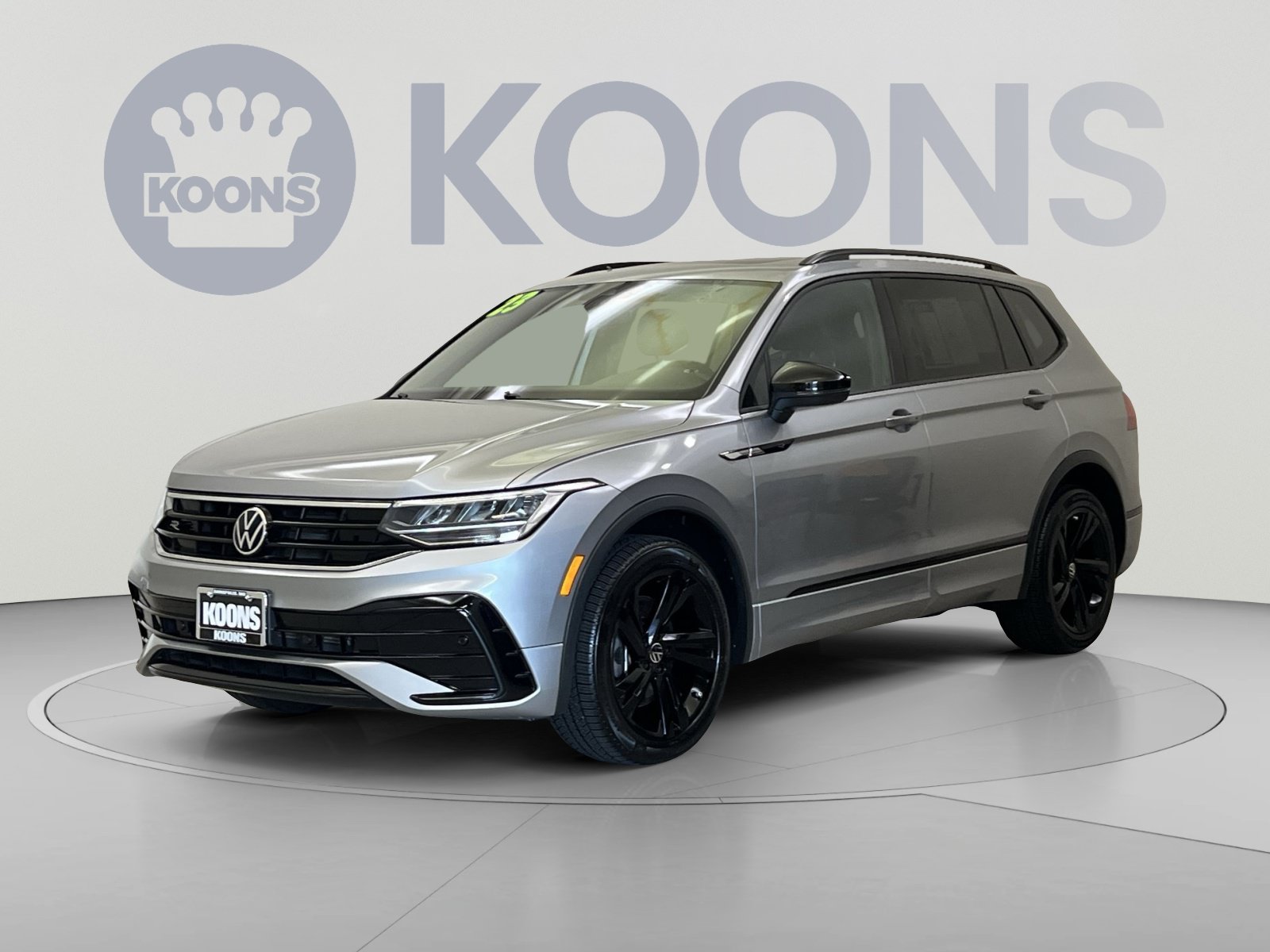 Used 2023 Volkswagen Tiguan SE R-Line FWD image 1