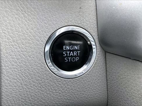 Certified 2016 Toyota Highlander Limited Platinum image 34