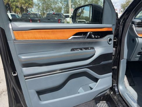 Used 2022 Jeep Grand Wagoneer Series II w/ Flexible Seating Group image 11