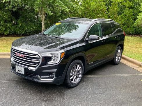 Used 2023 GMC Terrain SLT w/ Infotainment Package II AWD/4WD image 3