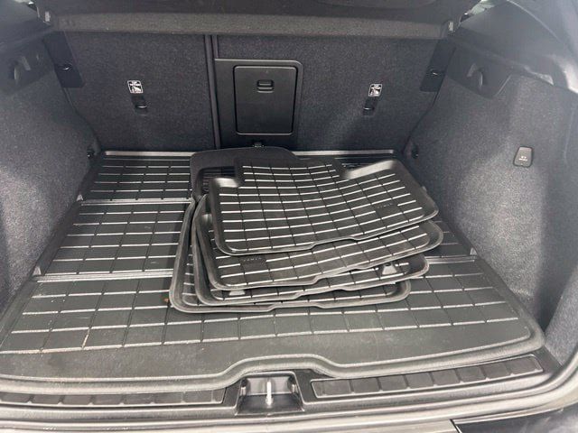 Certified 2023 Volvo XC40 B5 Plus w/ Driver Assist Package AWD/4WD image 9