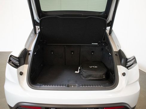 Certified 2025 Porsche Macan 4 Electric image 13