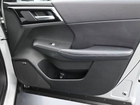 Used 2025 Mitsubishi Outlander SE AWD/4WD image 32