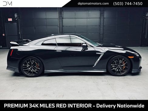 Used 2018 Nissan GT-R Premium w/ Premium Interior Package AWD/4WD image 8