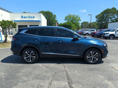 Used 2023 Kia Sportage EX AWD/4WD image 3