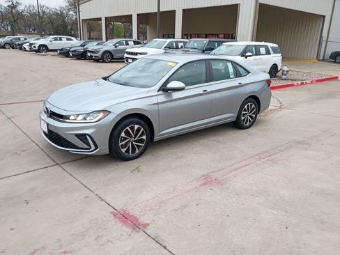 Used 2025 Volkswagen Jetta S image 4