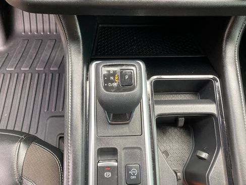 Used 2022 Nissan Pathfinder SL AWD/4WD image 17
