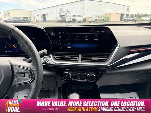 Used 2025 Chevrolet Trax RS w/ Sunroof Package FWD image 15