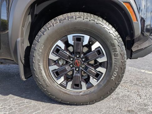 Used 2022 Nissan Frontier PRO-4X image 11