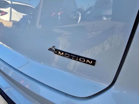 Used 2024 Volkswagen Atlas Cross Sport SE image 14