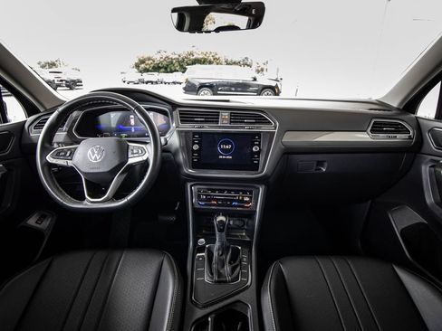 Certified 2024 Volkswagen Tiguan SE FWD image 29