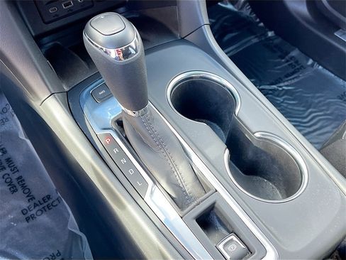 Used 2020 Chevrolet Equinox Premier image 17