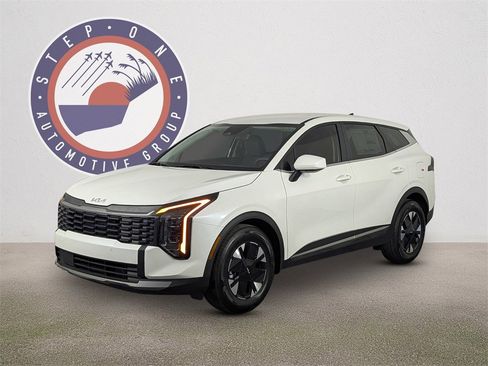 New 2026 Kia Sportage LX image 2