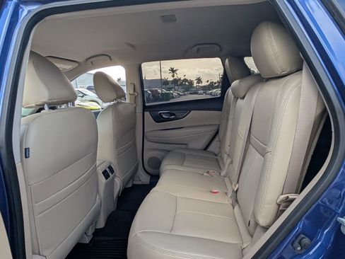 Used 2017 Nissan Rogue SV FWD image 12