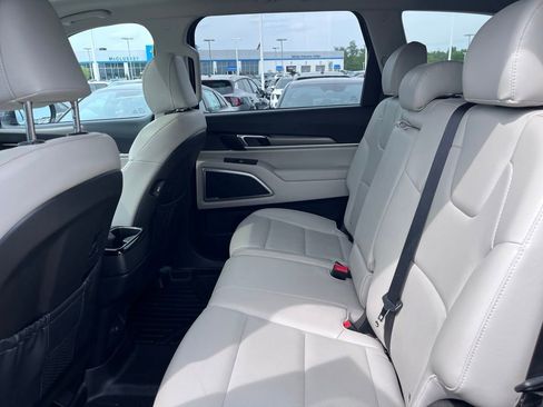 Used 2020 Kia Telluride S w/ S 8 Passenger Seating Package AWD/4WD image 19